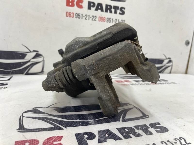 Суппорт тормозной передний левый Nissan Rogue T33 2.5 Суппорт тормозной передний левый Nissan Rogue T33 2.5