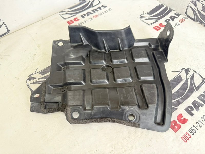 Защита двигателя правая Nissan Rogue 2021 T33 2.5 648386rr0a Б/У