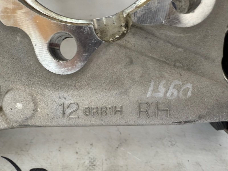 Цапфа задняя правая Rogue 2021 T33 2.5