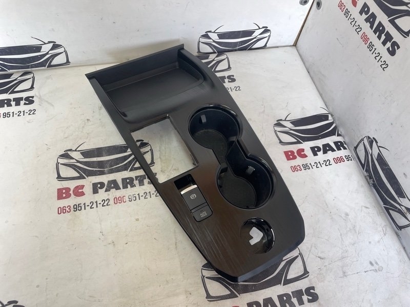 Накладка центральной консоли Nissan Rogue 2021 T33 2.5 969416RR1A Б/У