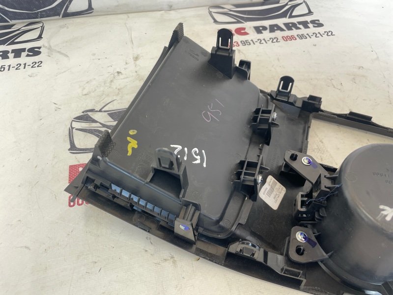 Накладка центральной консоли Rogue 2021 T33 2.5