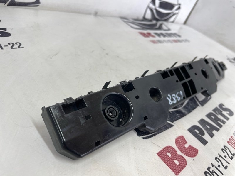 Направляющая бампера задняя правая Rogue 2021 T33 2.5