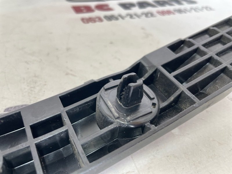 Направляющая бампера задняя левая Rogue 2021 T33 2.5