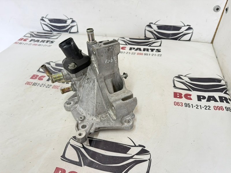 Корпус помпы Nissan Rogue T33 2.5