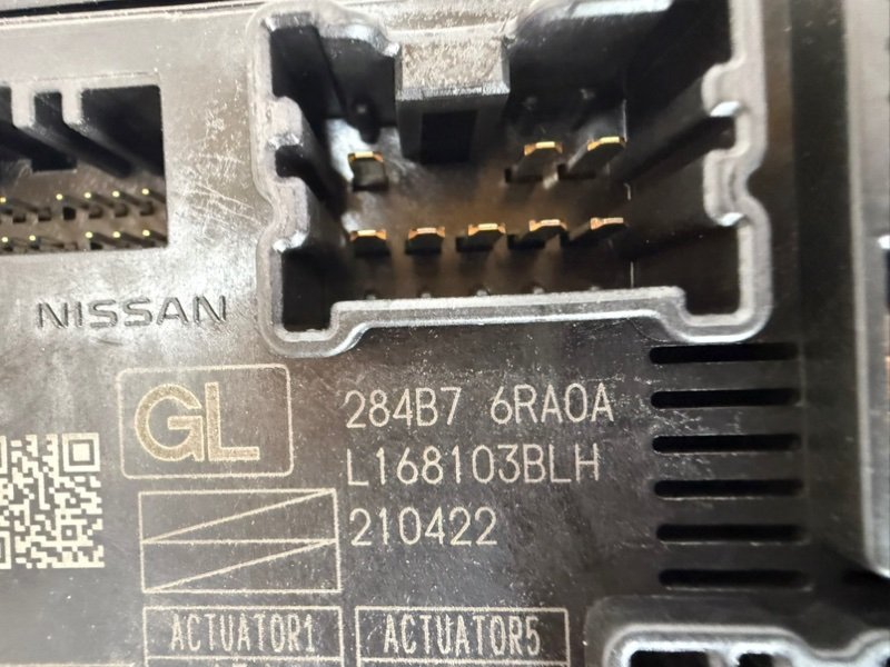 Блок предохранителей под капот Rogue 2021 T33 2.5