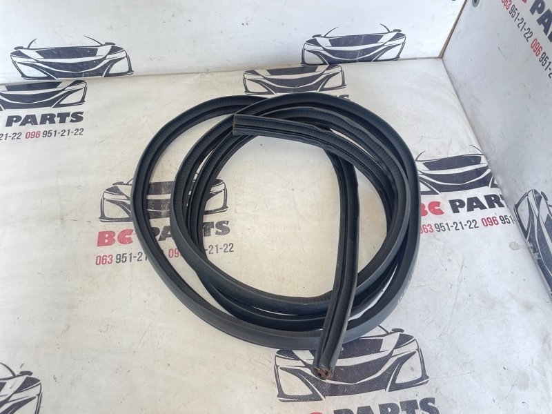 Запчасть уплотнитель кузова передний левый Nissan Rogue 2021 T33 2.5 76922-6RR0B Б/У Уплотнитель кузова передний левый Nissan Rogue 2021 T33 2.5 76922-6RR0B Б/У