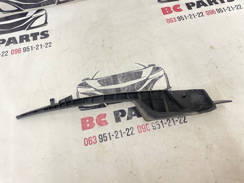 Уголок жабо правый RX 350 2012 3.5