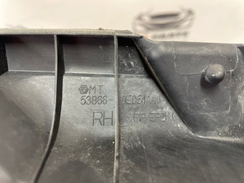 Уголок жабо правый RX 350 2012 3.5