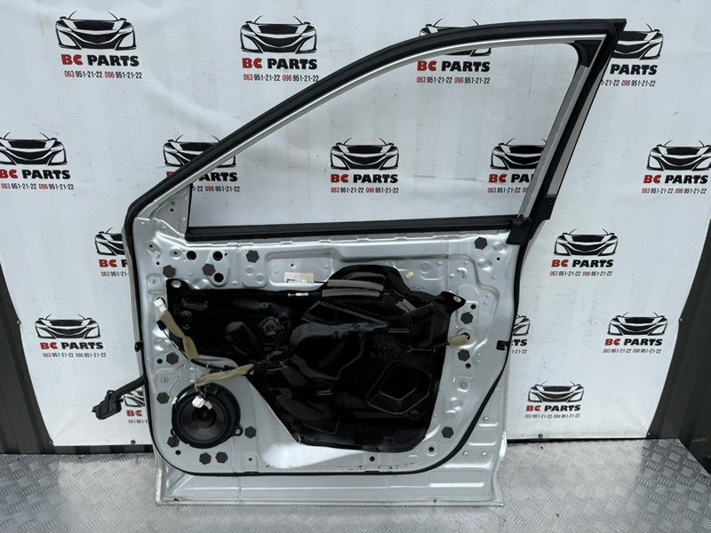Дверь боковая передняя правая Rogue 2021 T33 2.5