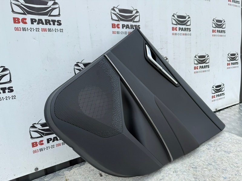 Обшивка боковой двери задняя правая Kia Niro
