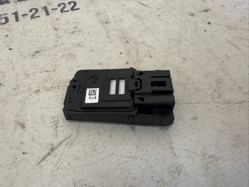 Запчасть датчик Kia EV6 2023 97257AT000 Б/У Датчик Kia EV6 2023 97257AT000 Б/У
