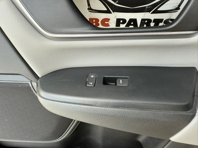 Обшивка боковой двери передняя правая CR-V 2017 1.5