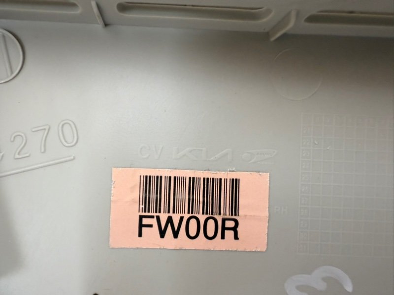 Накладка центральной стойки правая EV6 2023