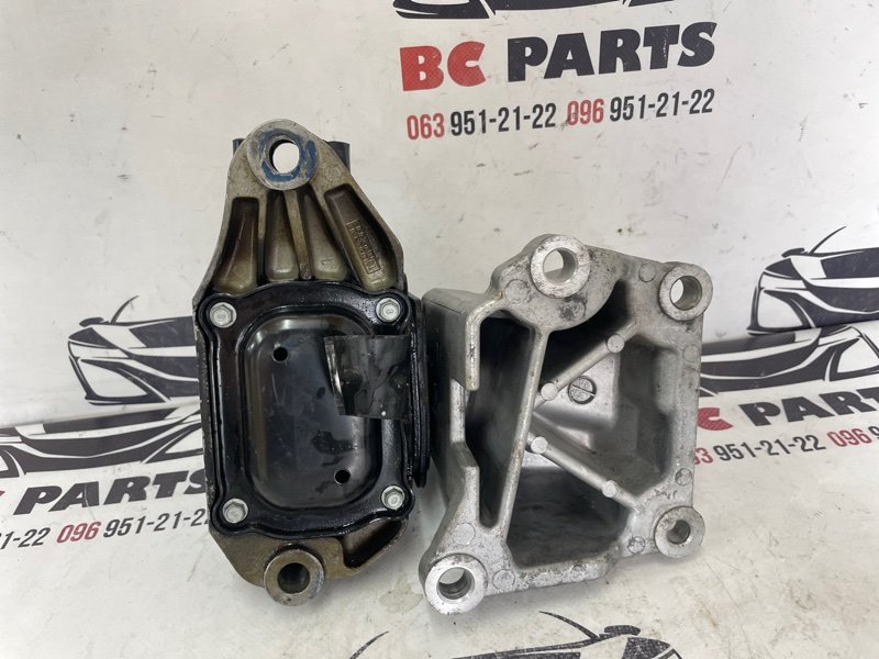 Подушка двигателя левая Sonata sport 2014-2017 LF 2.4