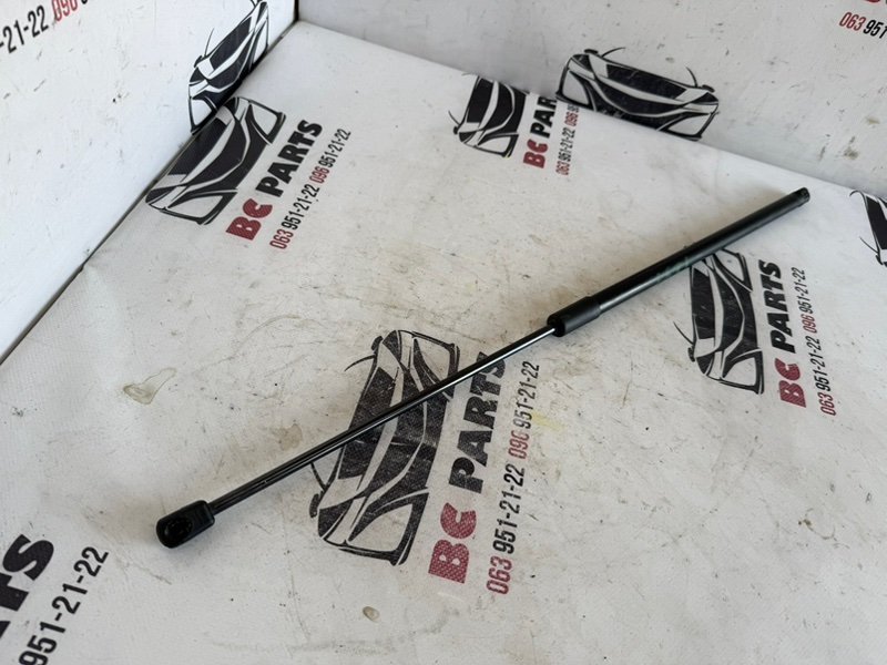 Амортизатор капота Q3 2019-2024 83A