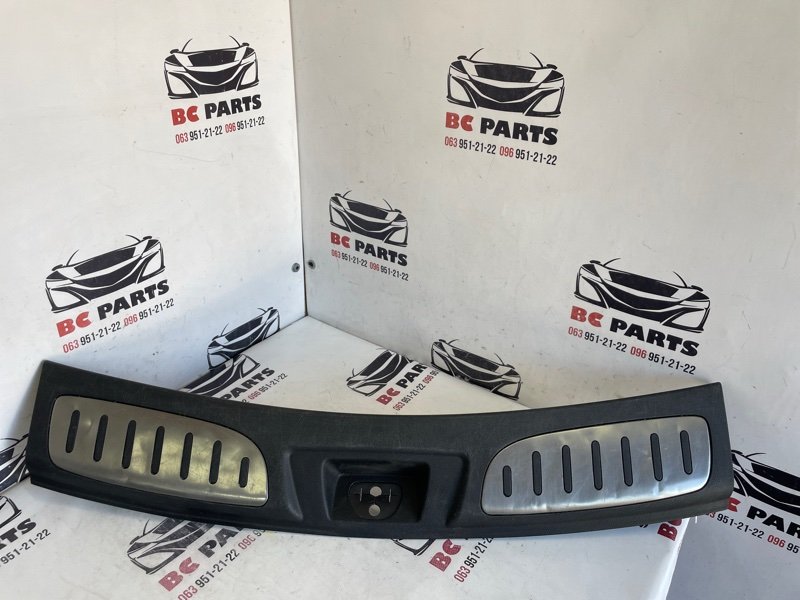 Накладка замка багажника Dodge Durango 2018 3.6 1GW67DX9AC Б/У