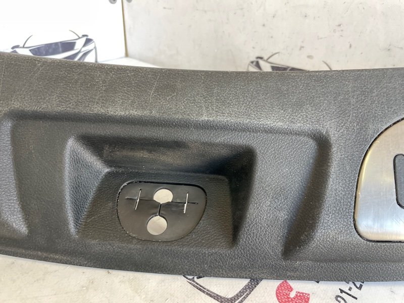 Накладка замка багажника Dodge Durango 3.6