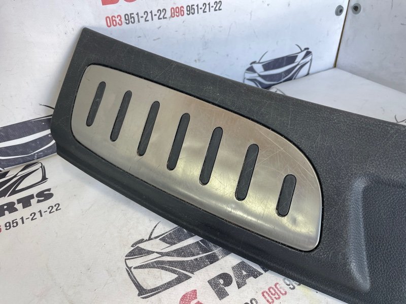 Накладка замка багажника Durango 2018 3.6