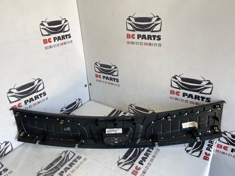 Накладка замка багажника Durango 2018 3.6