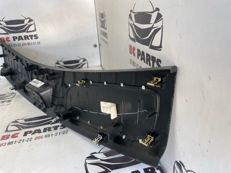 Накладка замка багажника Durango 2018 3.6