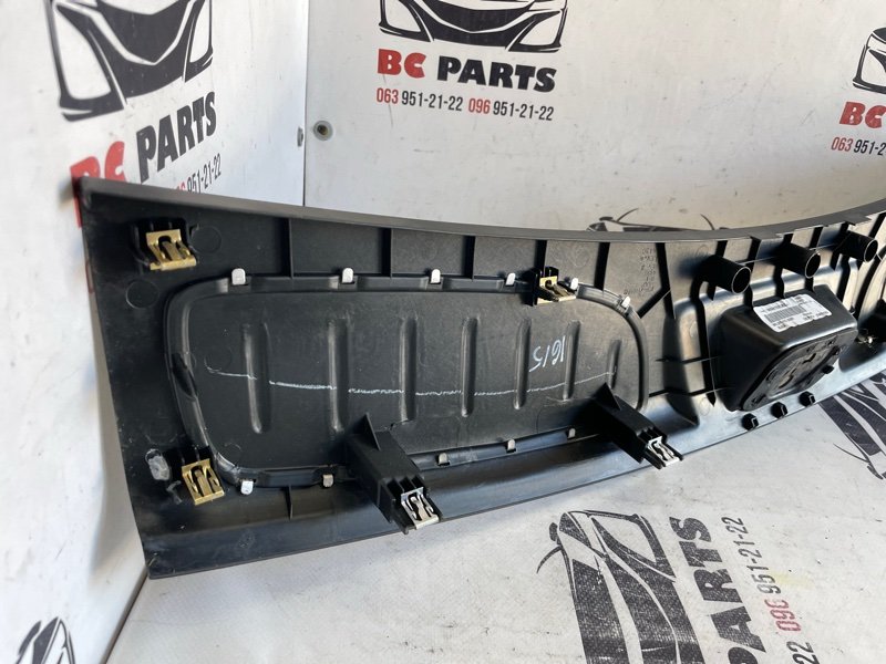 Накладка замка багажника Durango 2018 3.6