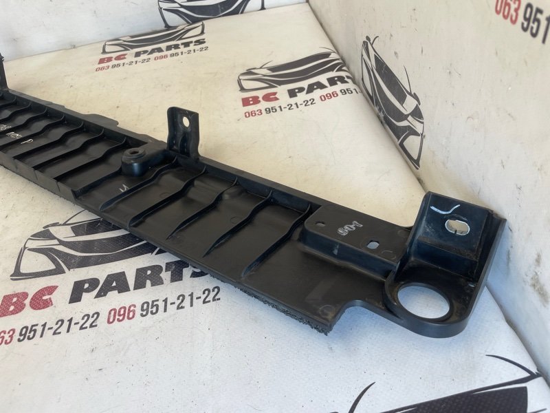 Дефлектор радиатора Rogue 2021 T33 2.5