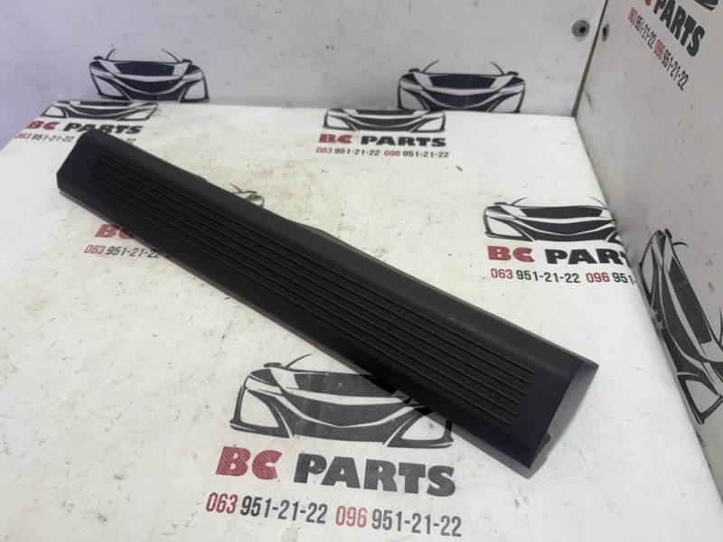 Накладка порога передняя правая Nissan Rogue T33 2.5