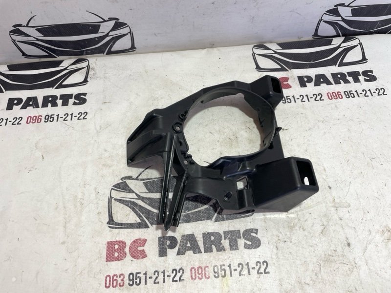 Кронштейн противотуманной фары передний правый Lexus RX 350 2012-2015 521250E011 Б/У