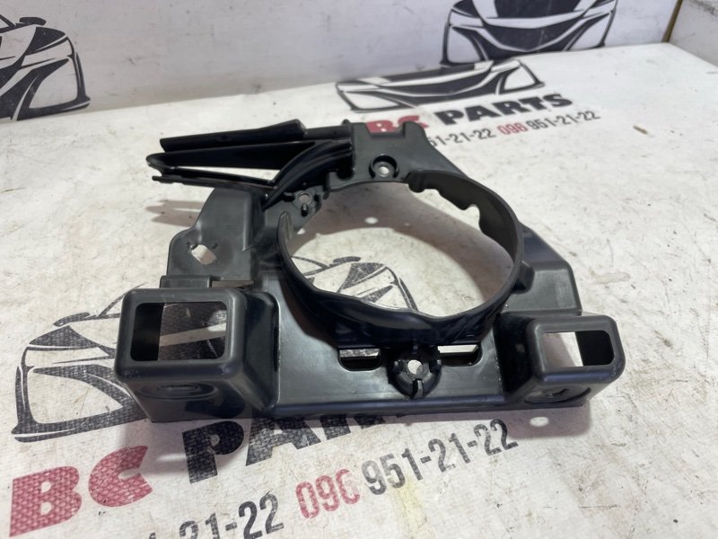 Кронштейн противотуманной фары передний правый Lexus RX 350