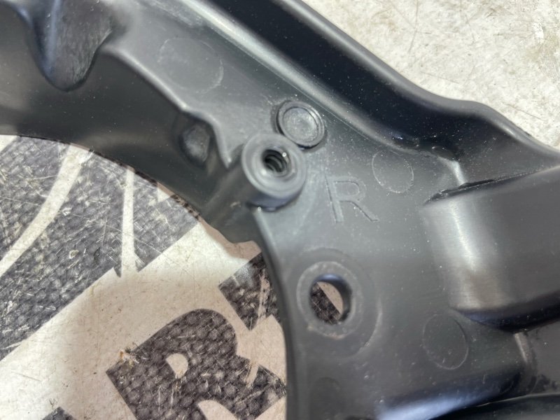 Кронштейн противотуманной фары передний правый RX 350 2012-2015