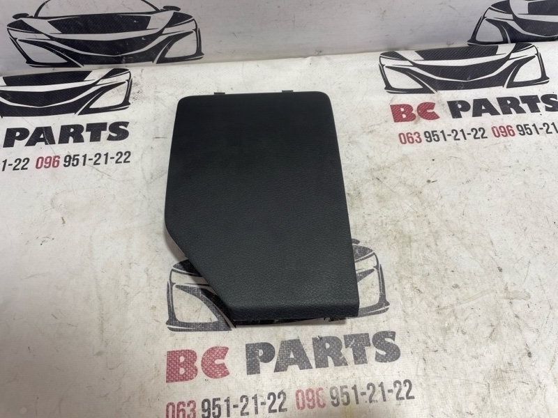 Крышка блока предохранителей Nissan Rogue 2021 T33 2.5 689646RR0A Б/У