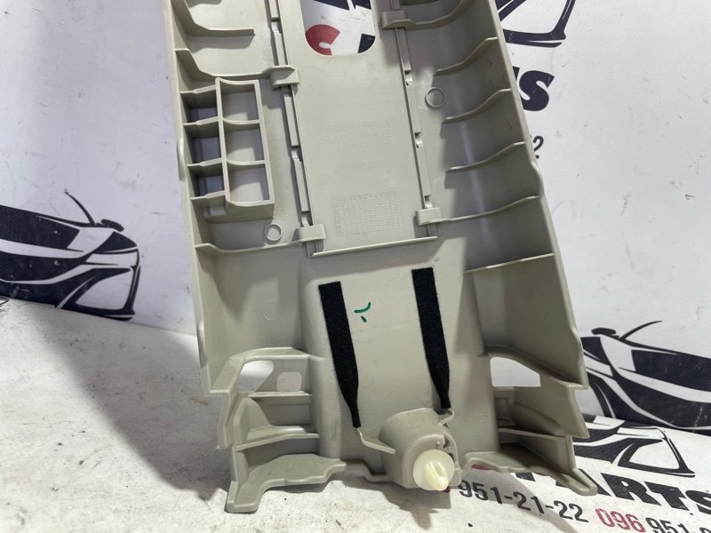 Накладка стойки правая Rogue 2021 T33 2.5