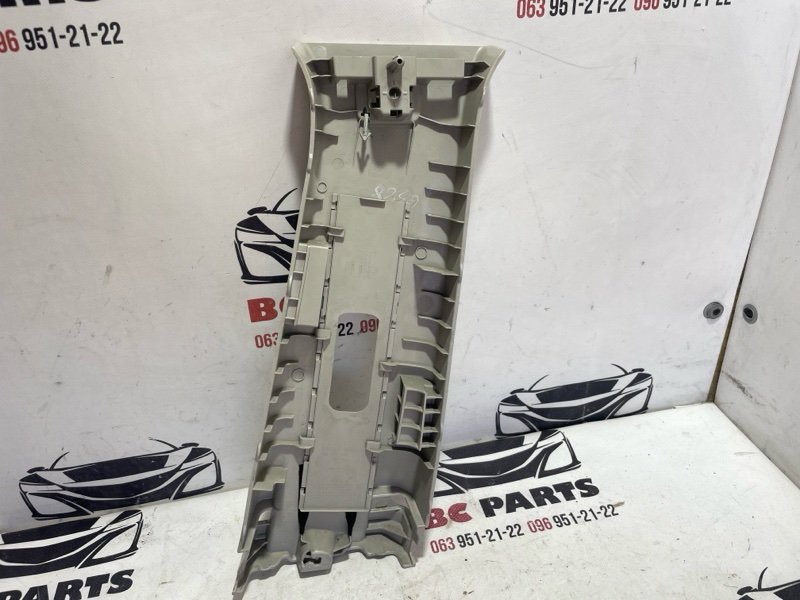 Накладка стойки левая Rogue 2021 T33 2.5