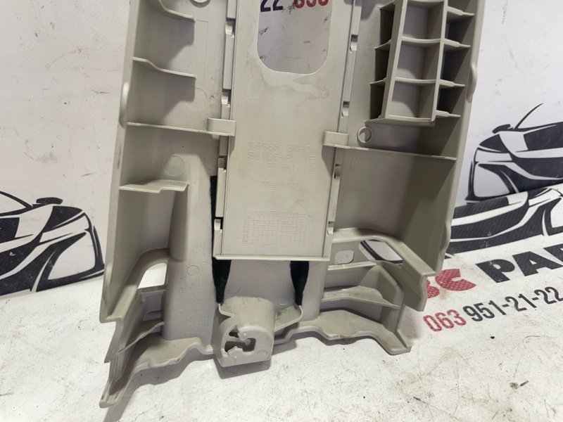 Накладка стойки левая Rogue 2021 T33 2.5