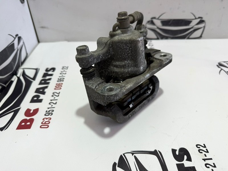 Суппорт тормозной задний левый Rogue 2013-2020 T32