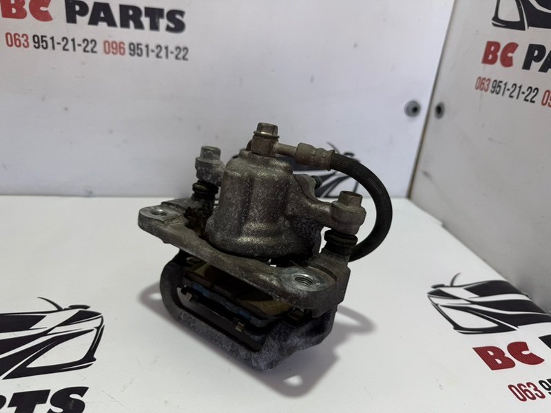 Суппорт тормозной задний левый Rogue 2013-2020 T32