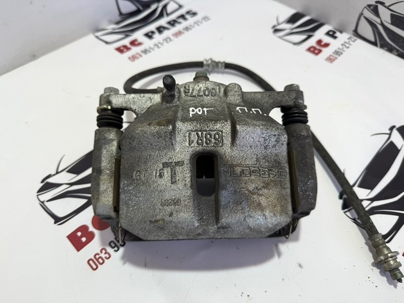 Запчасть суппорт тормозной передний правый Nissan Rogue 2013-2020 T32 410014BA0C Б/У Суппорт тормозной передний правый Nissan Rogue 2013-2020 T32 410014BA0C Б/У