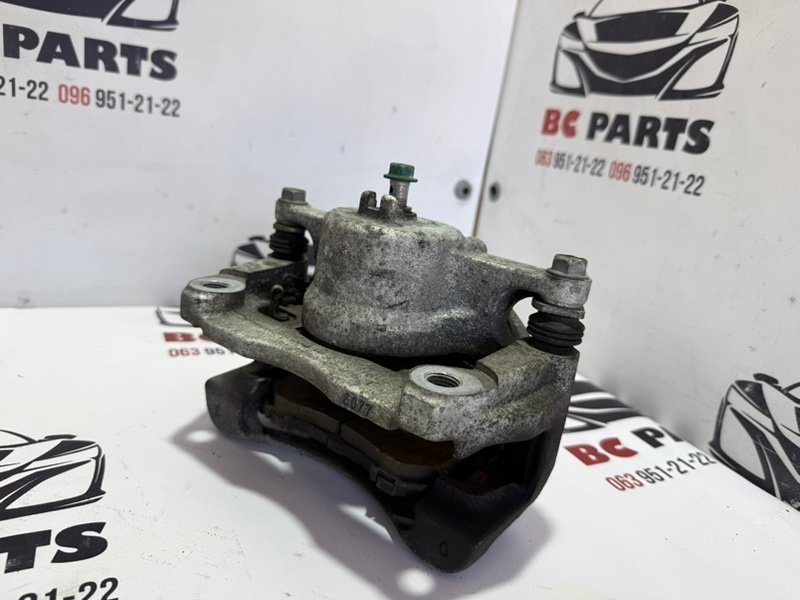 Суппорт тормозной передний левый Rogue 2013-2020 T32