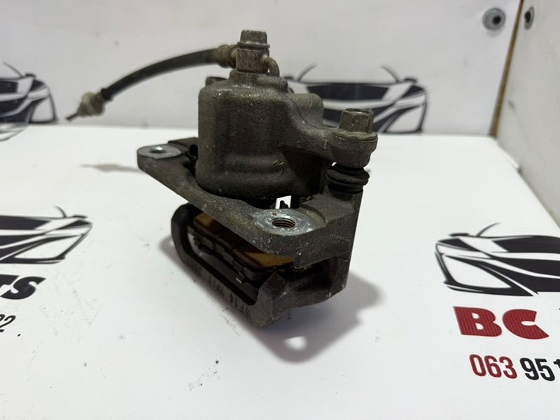 Суппорт тормозной задний правый Rogue 2013-2020 T32