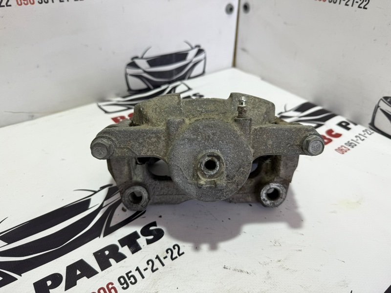 Суппорт тормозной передний правый Rogue 2013-2020 T32