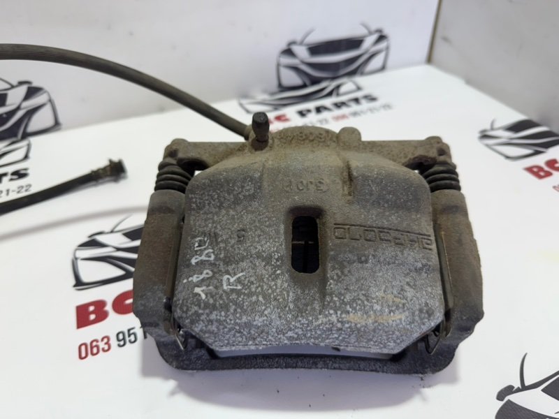 Запчасть суппорт тормозной передний правый Nissan Rogue 2013-2020 T32 410014BA0C Б/У Суппорт тормозной передний правый Nissan Rogue 2013-2020 T32 410014BA0C Б/У