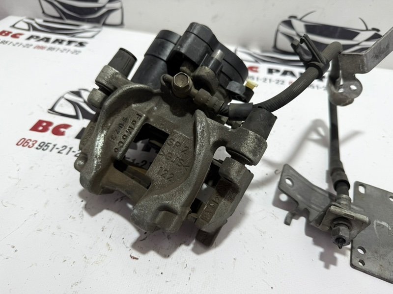 Суппорт тормозной задний правый Ford Fusion MK5