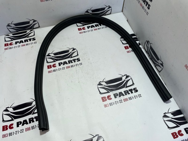 Уплотнительная резинка капота Audi Q7 2017 4M 3.0 4M0823723 Б/У