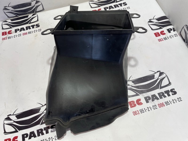 Воздухозаборник левый Q7 2017 4M 3.0