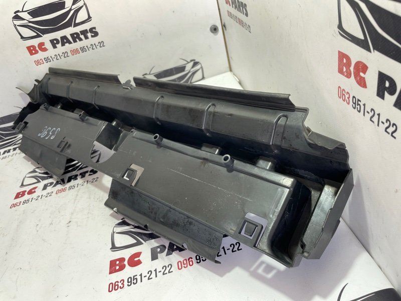 Направляющая потока воздуха Q7 2017 4M 3.0