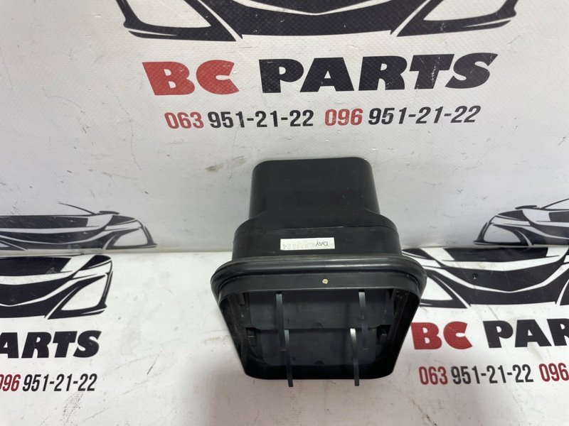 Решетка вентиляционная правая Rogue 2018 T32 QR25 2.5