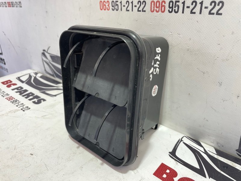 Решетка вентиляционная правая Rogue 2018 T32 QR25 2.5