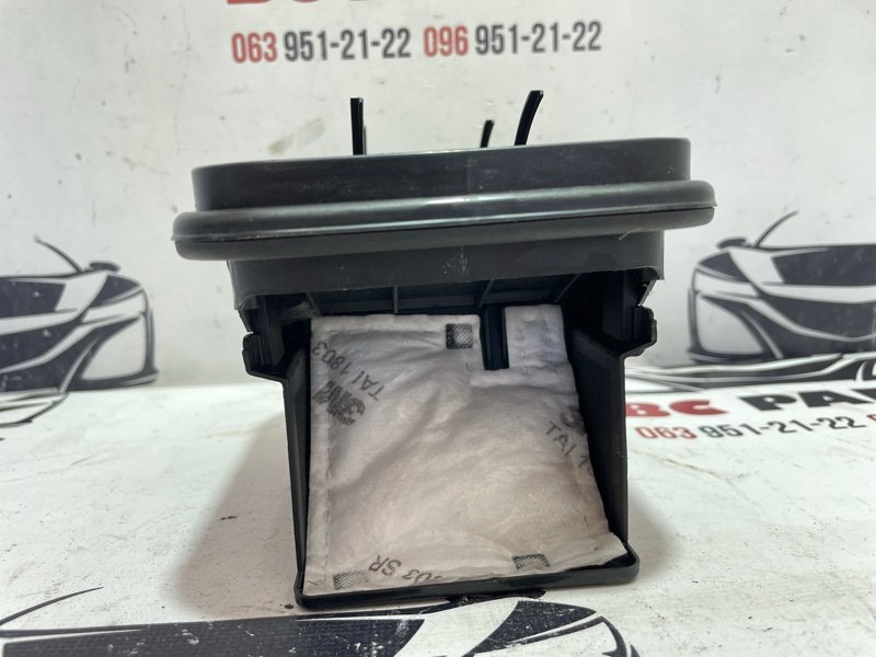 Решетка вентиляционная правая Rogue 2018 T32 QR25 2.5