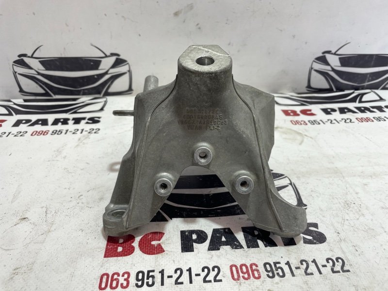 Кронштейн подушки двигателя правый Q7 2017 4M 3.0