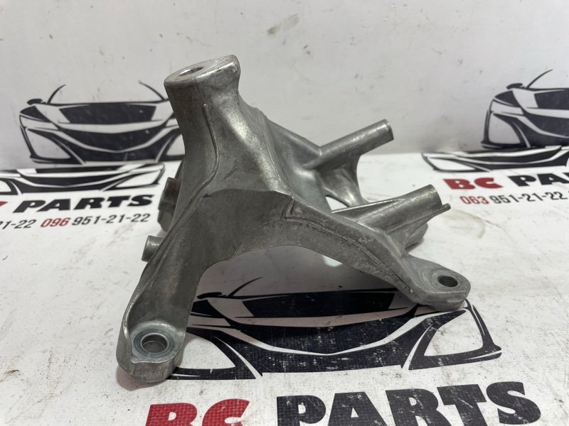 Кронштейн подушки двигателя правый Q7 2017 4M 3.0